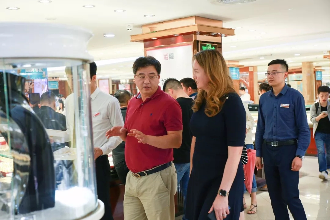 伦敦金银市场协会 CEO Ruth Crowell 一行莅临尊龙凯时珠宝旅行交流-尊龙凯时珠宝官网  珠宝批发龙头企业