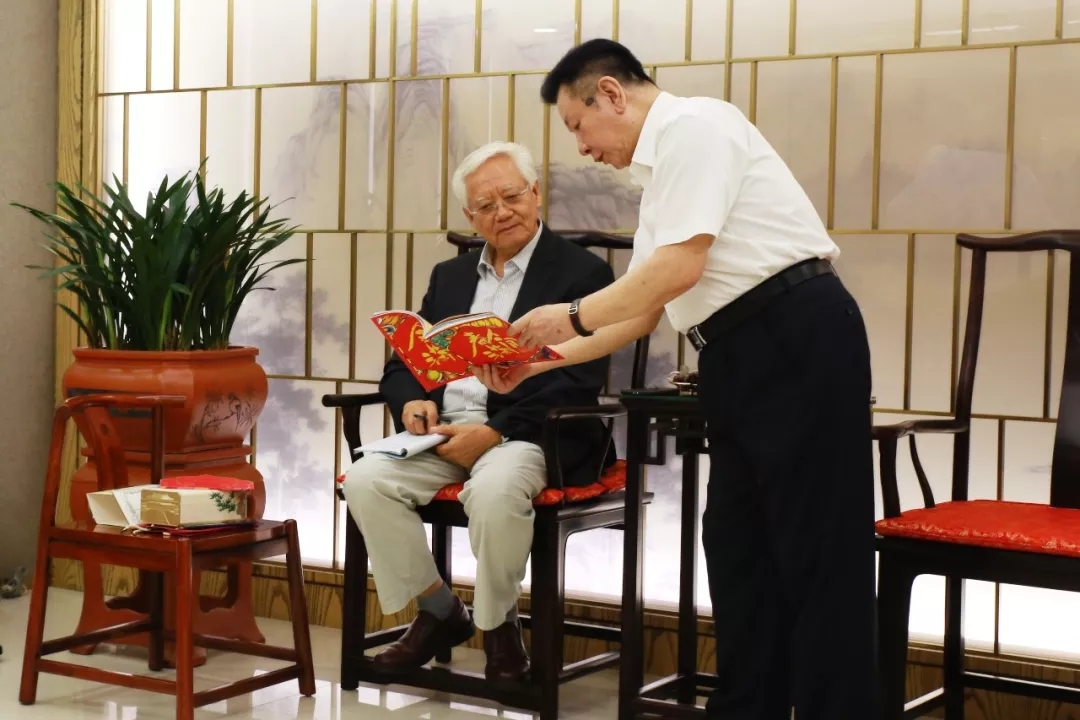 中宝协终身声誉会长陈洲其先生一行莅临尊龙凯时珠宝旅行交流-尊龙凯时珠宝官网  珠宝批发龙头企业